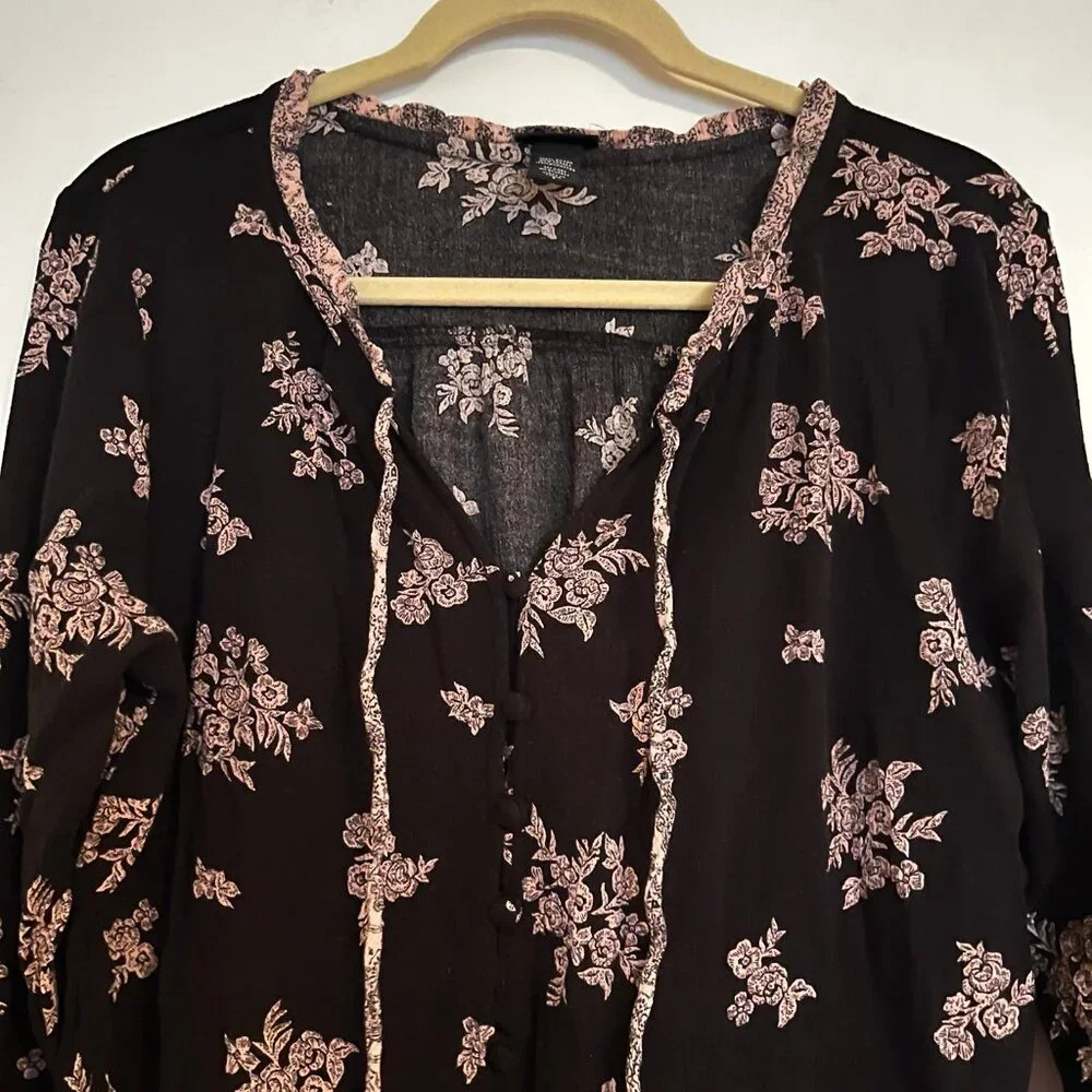 Torrid Size 1 Black with Pink Florals Long Sleeve Blouse - Picture 2 of 4